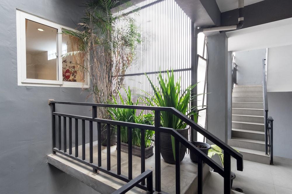 Oyo 294 Andrea Residence Syariah Medan Exterior photo