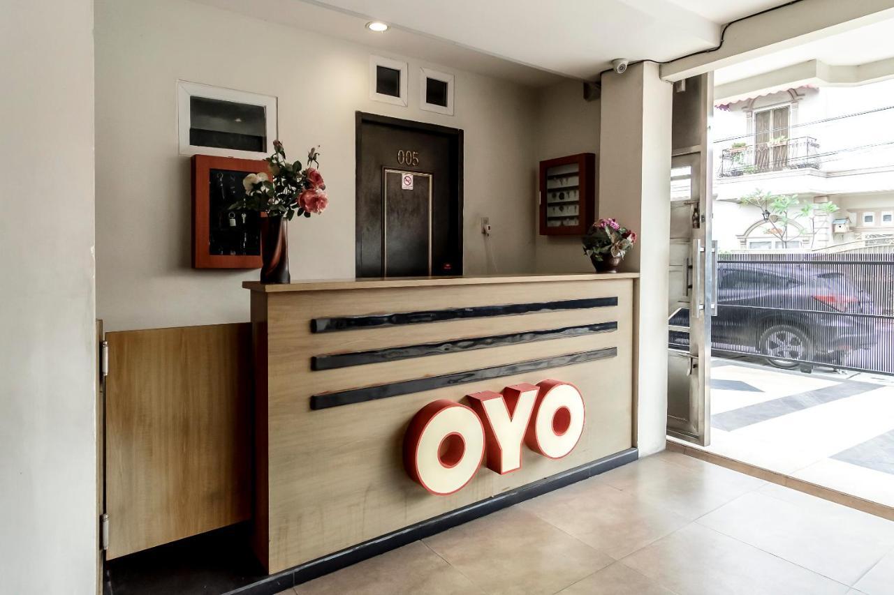 Oyo 294 Andrea Residence Syariah Medan Exterior photo