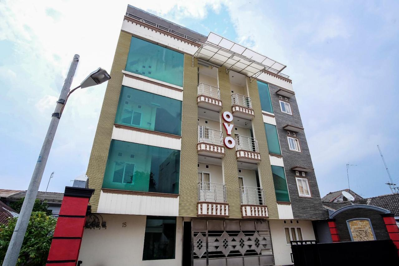 Oyo 294 Andrea Residence Syariah Medan Exterior photo